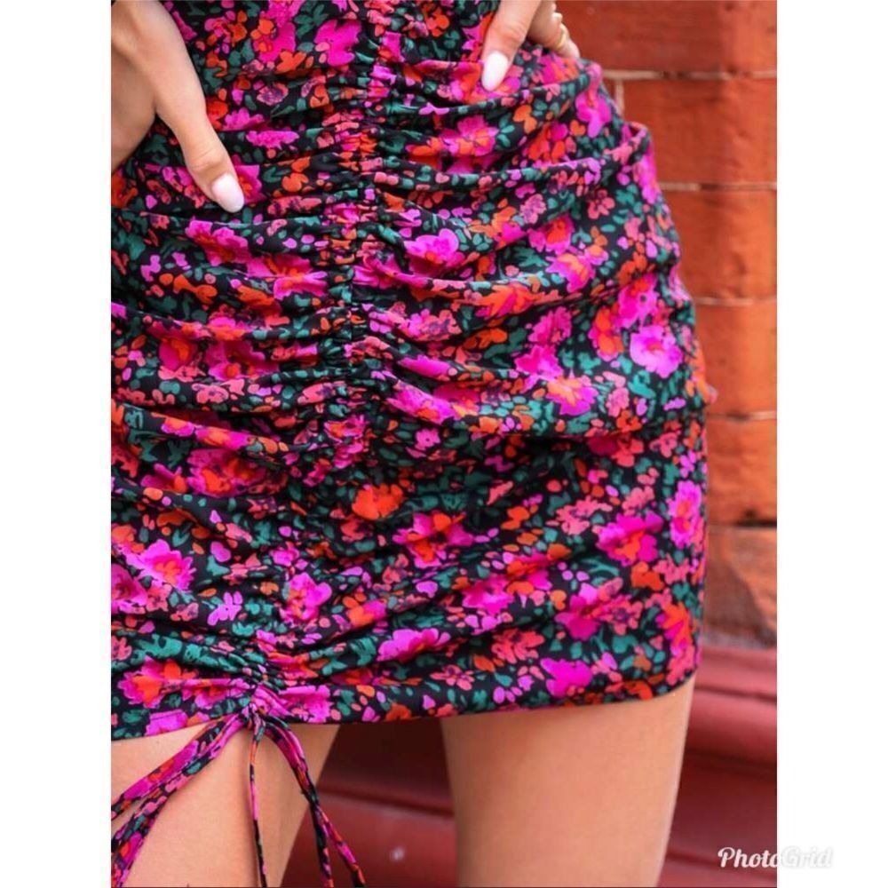2/$30 SHEIN Drawstring Front Lantern Sleeve Floral Dress - Picture 3 of 10